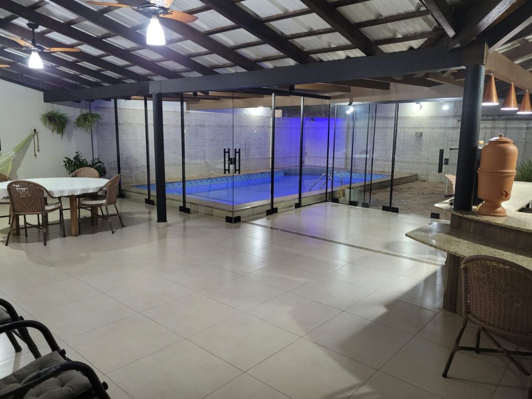 Casa à venda com 4 quartos, 309m² - Foto 2