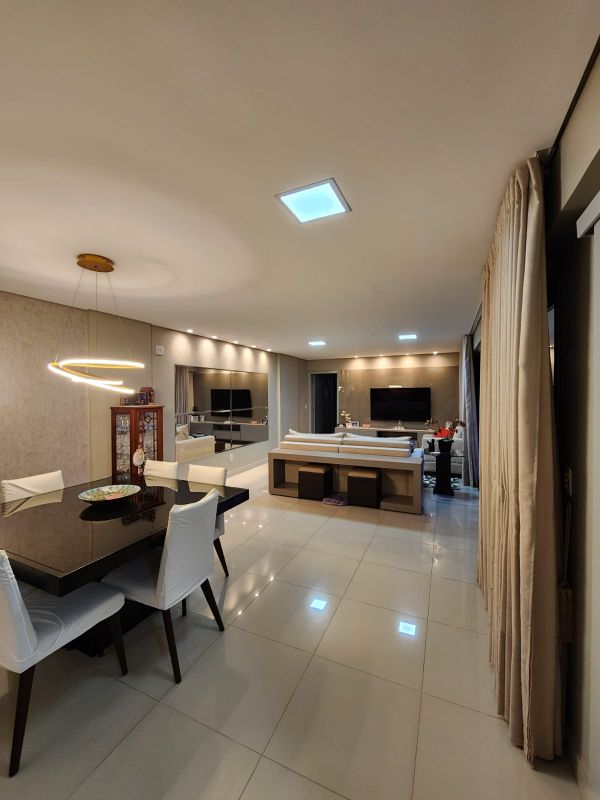 Apartamento à venda com 4 quartos, 209m² - Foto 2