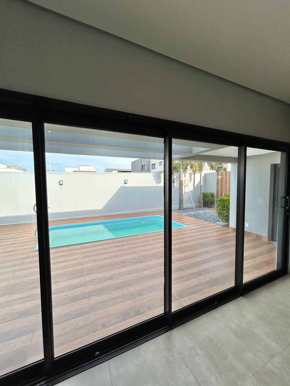 Casa de Condomínio para alugar com 3 quartos, 250m² - Foto 4