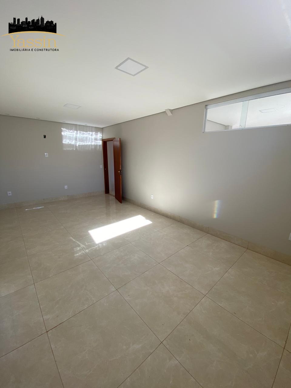 Casa à venda com 5 quartos, 352m² - Foto 4
