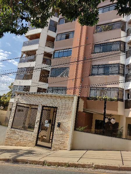 Apartamento  com 3 quartos sendo 1 Suíte no Quilombo, Cuiabá  - MT