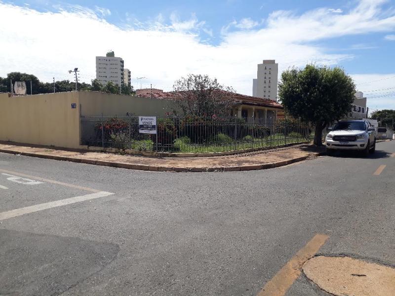 Casa à venda com 4 quartos, 300m² - Foto 1