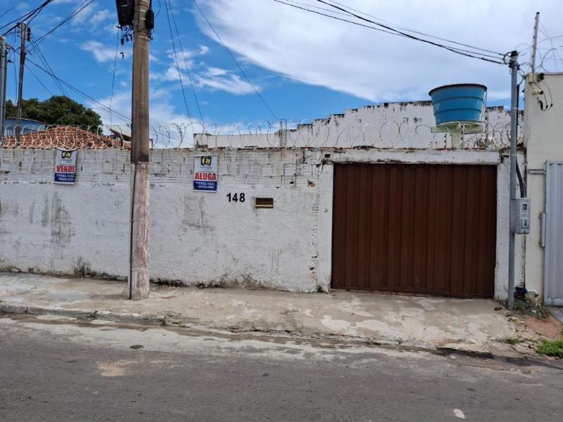 Casa com 3 quartos sendo 1 suíte