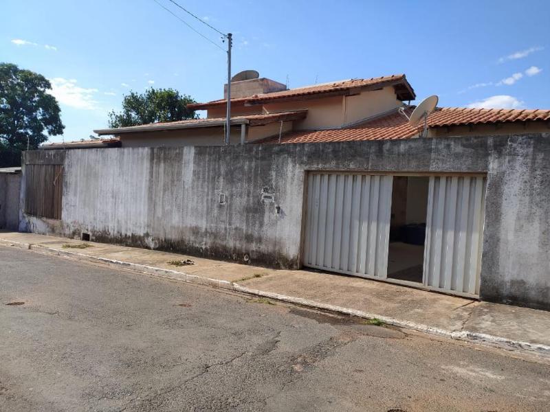 Casa com 2 quartos sendo 1 suíte