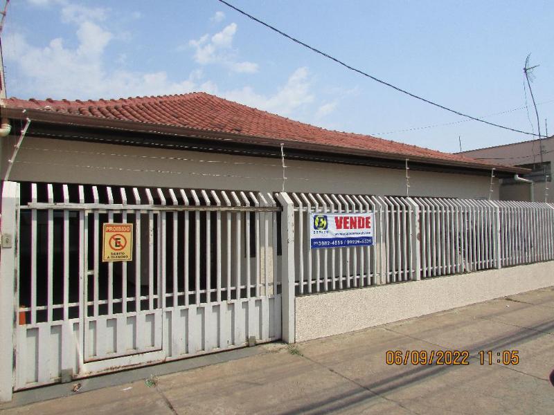 Casa com 3 quartos sendo 2 Suítes no Centro,Várzea Grande - MT