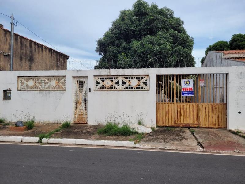 Casa com 4 quartos sendo 1 Suíte no Ipase,Várzea Grande - MT