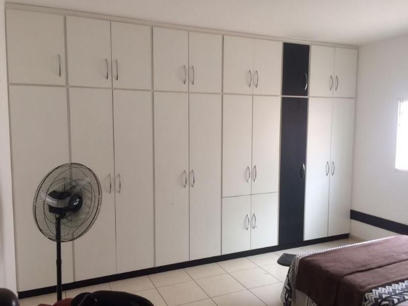 Casa à venda com 3 quartos - Foto 1