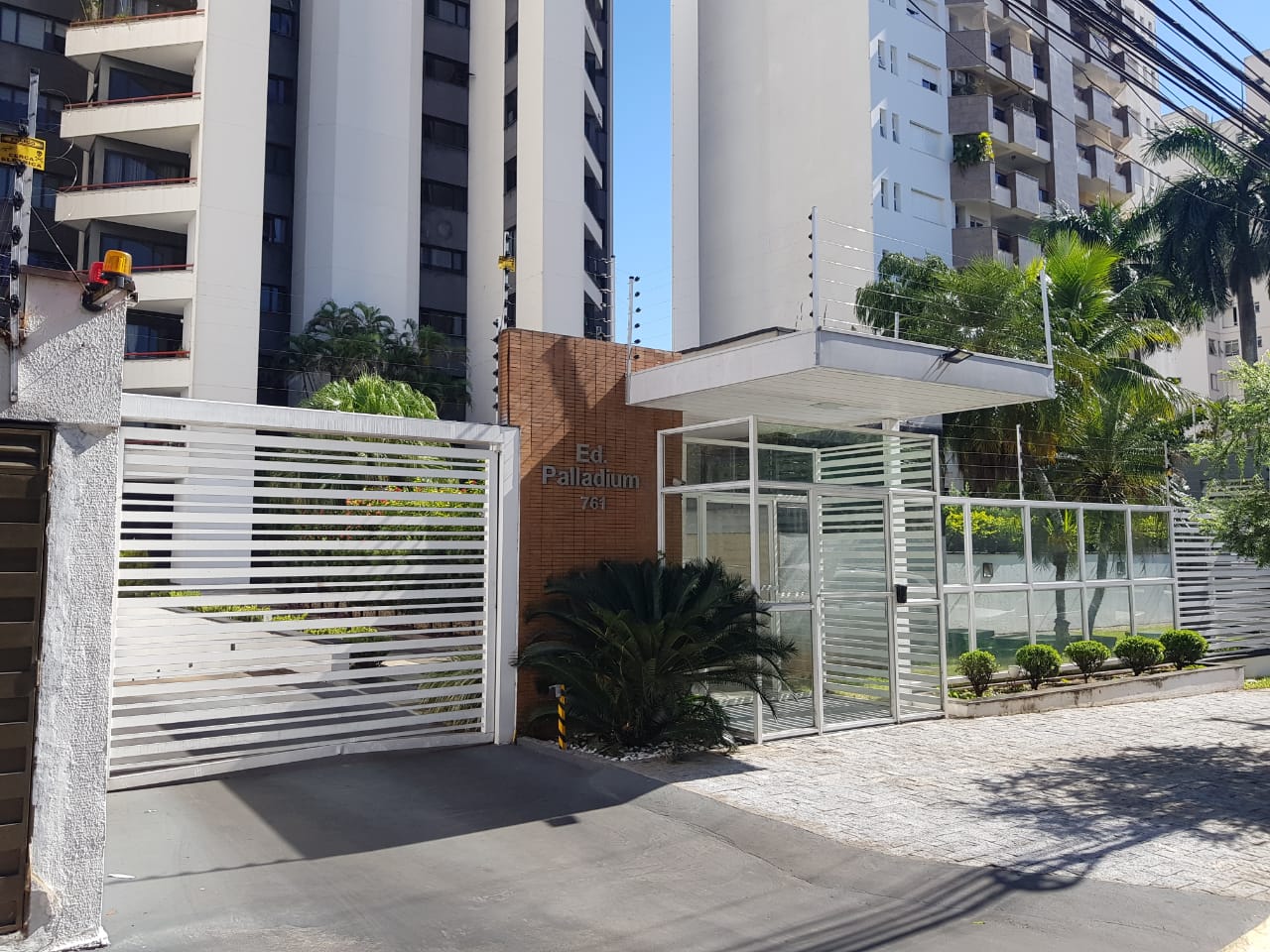 https://www.imoveltop.com.br/imagens/imovel/37/10299/20180529_101040_869103.jpg