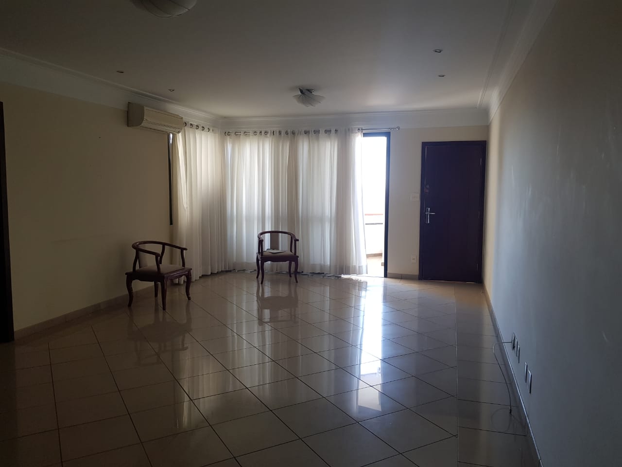 https://www.imoveltop.com.br/imagens/imovel/37/10299/20180529_101155_508321.jpg