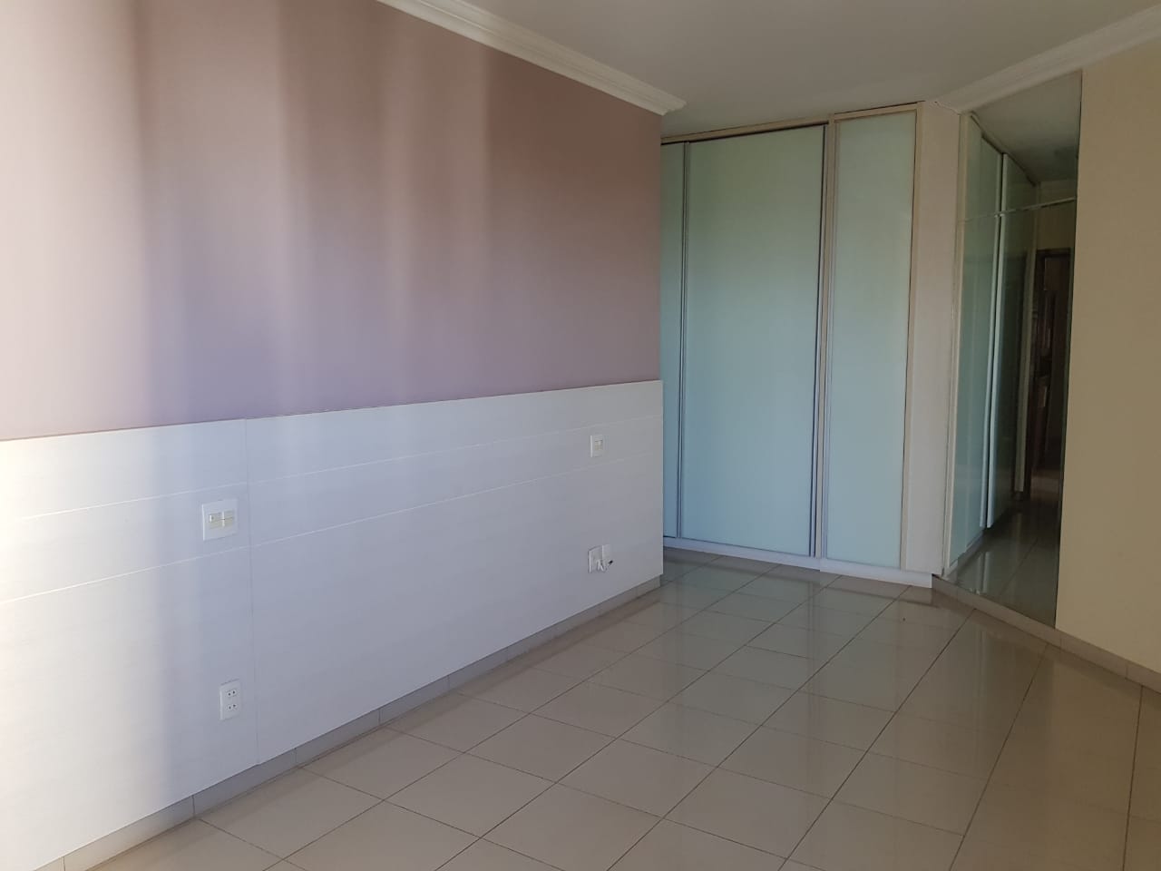 https://www.imoveltop.com.br/imagens/imovel/37/10299/20180529_101534_046971.jpg
