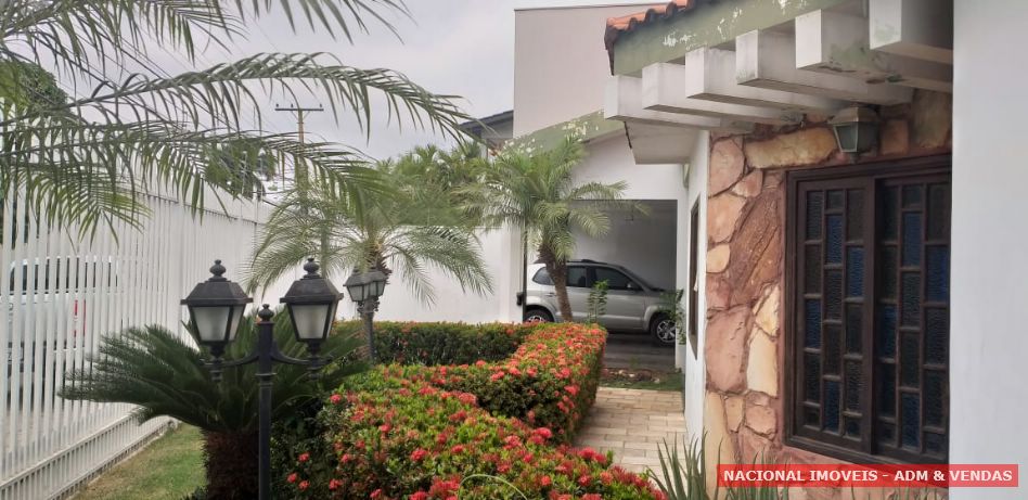 Casa à venda com 4 quartos, 450m² - Foto 1