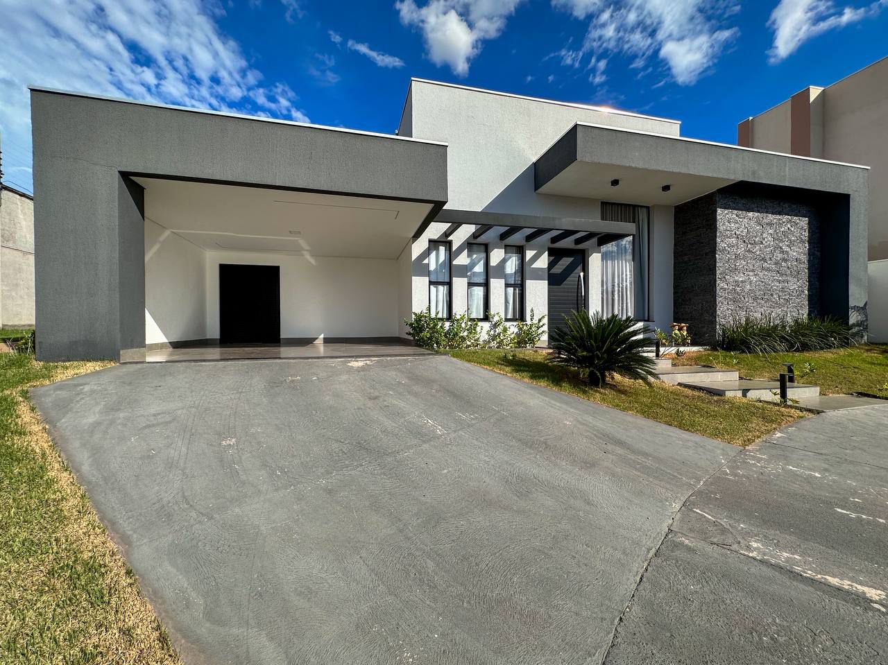 Casa Cond. Fechado com 3 quartos sendo 3 suítes no Condomínio Primor das Torres, Cuiabá - MT