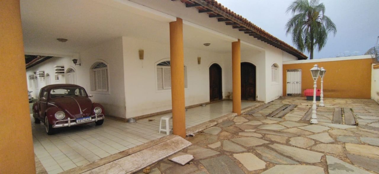 Casa com 4 quartos sendo 4 suítes