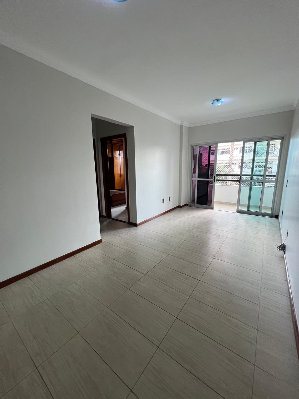 Apartamento com 2 quartos sendo 1 suíte