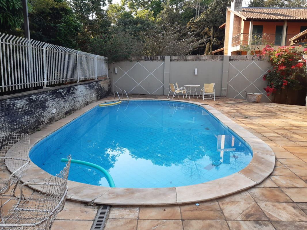Casa à venda com 4 quartos, 620m² - Foto 1