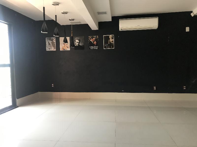 Casa para alugar com 4 quartos, 300m² - Foto 6