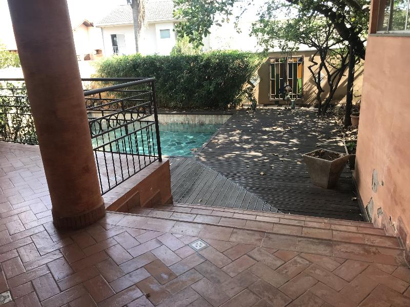 Casa para alugar com 4 quartos, 300m² - Foto 3