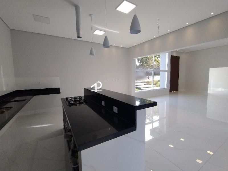 Casa de Condomínio à venda com 3 quartos, 232m² - Foto 3
